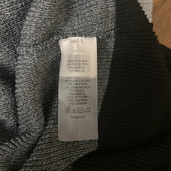 Vince Camuto Plus Size Sweater, Sz. XXL. - Picture 6 of 6